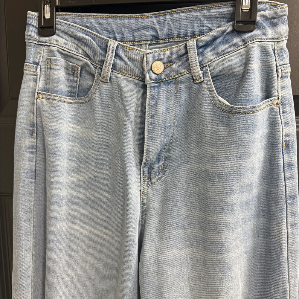 Light Wash Straight Leg Jeans – Size 6 – Raw Hem – Distressed Knees - Picture 5 of 9